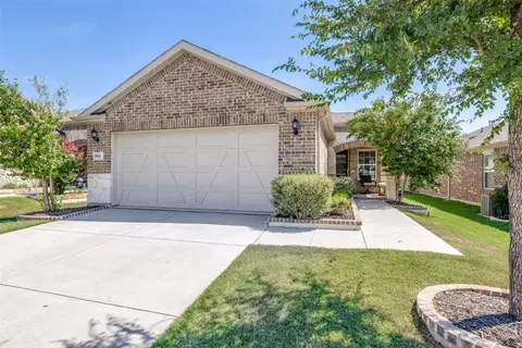 920 Freedom Ln, Aubrey, TX 76227