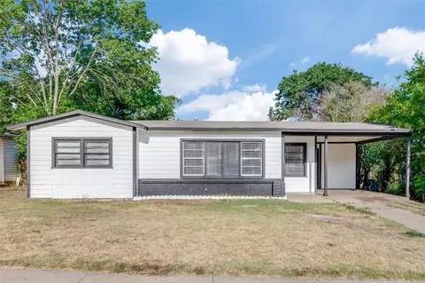 1900 Flemming Dr, Fort Worth, TX 76112