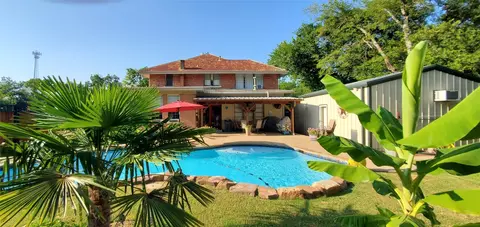 636 Forrester St, Greenville, TX 75401