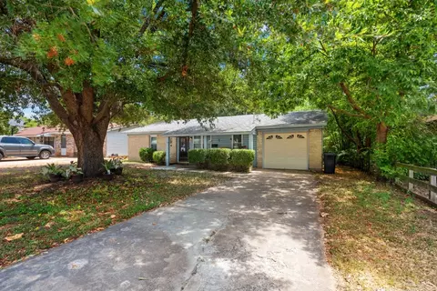 420 Stonewall Dr, Euless, TX 76039