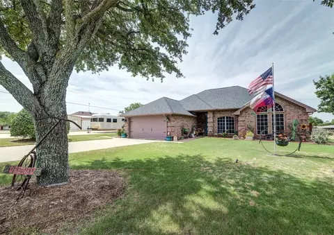 140 Bluebonnet Dr, Decatur, TX 76234