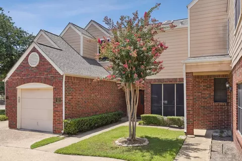 205 Cimarron Trl #2, Irving, TX 75063