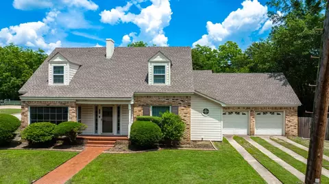 1019 N Bledsoe St, Gilmer, TX 75644