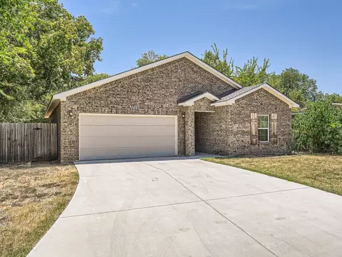 3701 San Rose Dr, Fort Worth, TX 76119