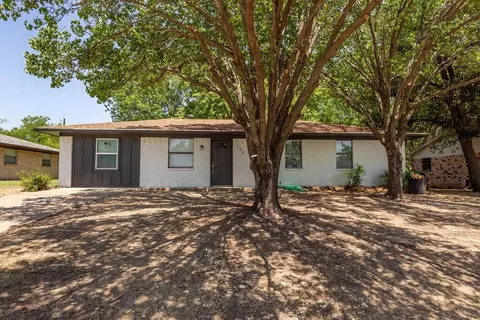 209 Southside Dr, Sanger, TX 76266