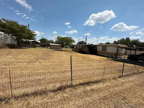 827 Skylark Dr, Granbury, TX 76049