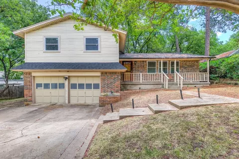 2604 Oak Cliff Ln, Arlington, TX 76012