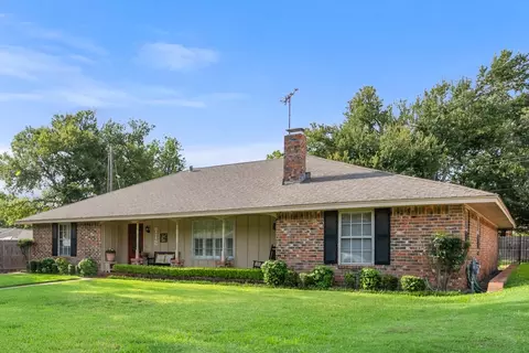712 Sandlin Dr, Bedford, TX 76021