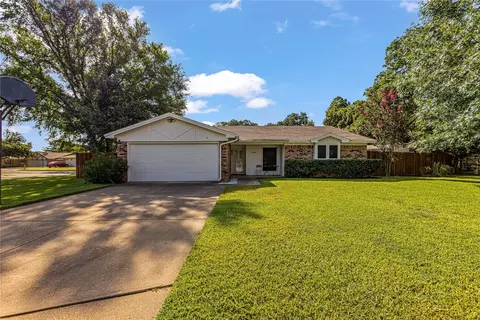 5601 Buckeye Ct, Arlington, TX 76017