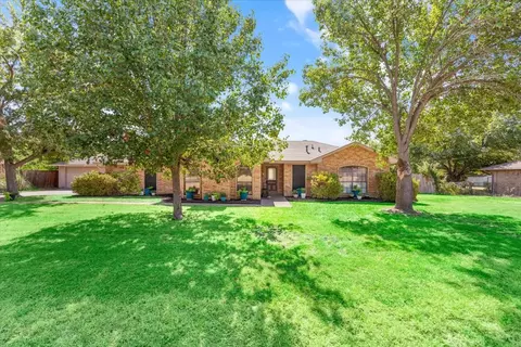 212 Josey Ln, Red Oak, TX 75154