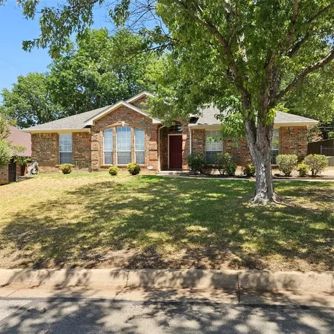7507 Lake Park Ct, Arlington, TX 76016