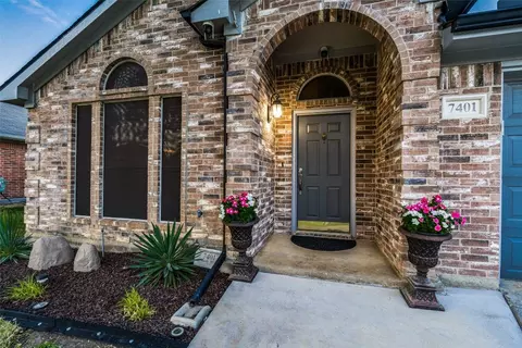7401 Fossil Hill Dr, Arlington, TX 76002