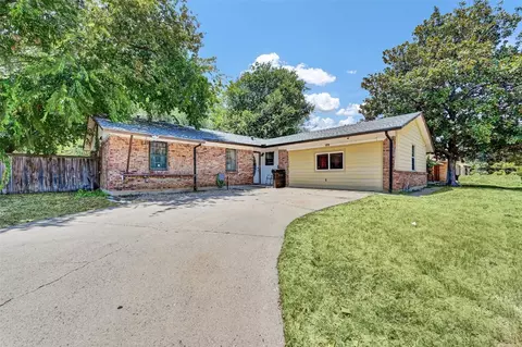 2117 Western Park Dr, Dallas, TX 75211