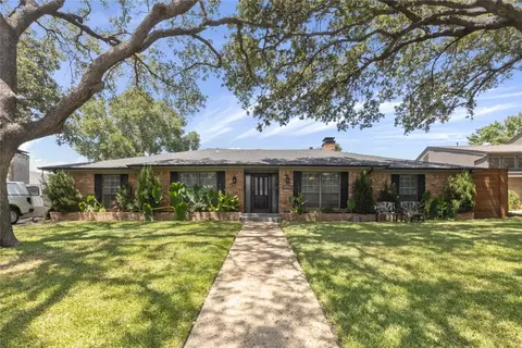 2817 S Surrey Dr, Carrollton, TX 75006