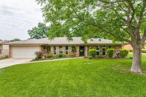 4004 Twilight Dr S, Benbrook, TX 76116