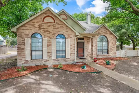 900 Weaver St, Cedar Hill, TX 75104