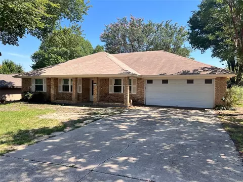 10117 Locksley Dr, Benbrook, TX 76126