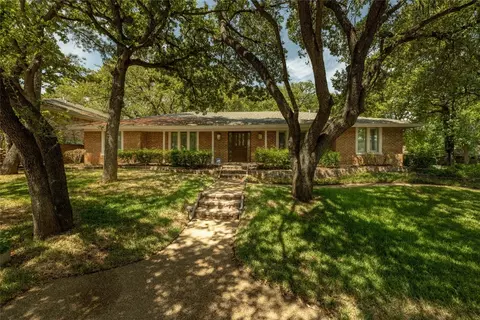 2869 Stephanie Ln, Hurst, TX 76054