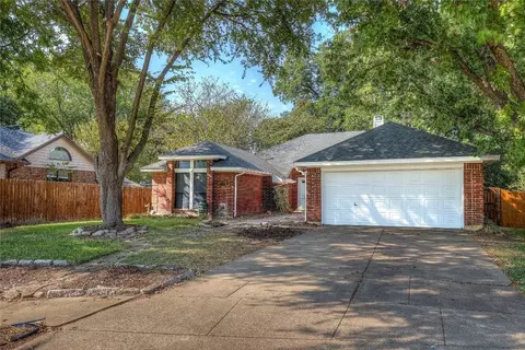 704 Creekview Ct, Mesquite, TX 75181