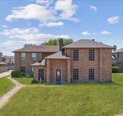 702 Cresent Dr, Desoto, TX 75115