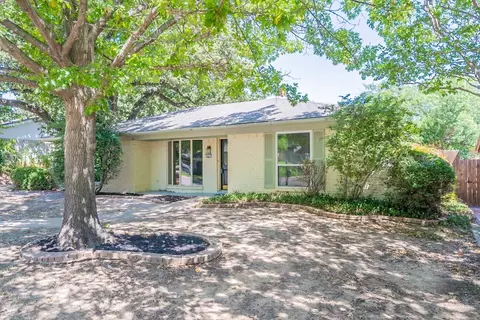 841 San Marcos Ln, Bedford, TX 76021