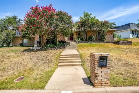 213 Silverleaf Dr, Fort Worth, TX 76112