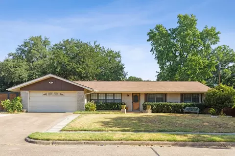 1422 Glenwick Ln, Irving, TX 75060