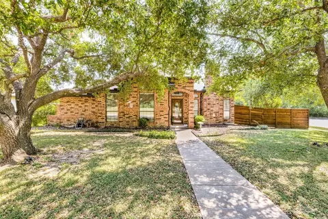 600 Williamsburg Dr, Ennis, TX 75119