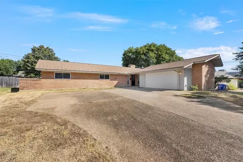 4807 Swan Lake Dr, Waco, TX 76710
