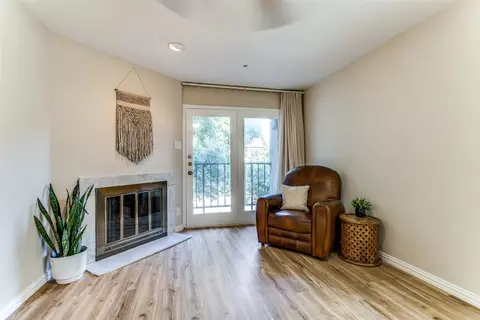 4303 Buena Vista St #211, Dallas, TX 75205
