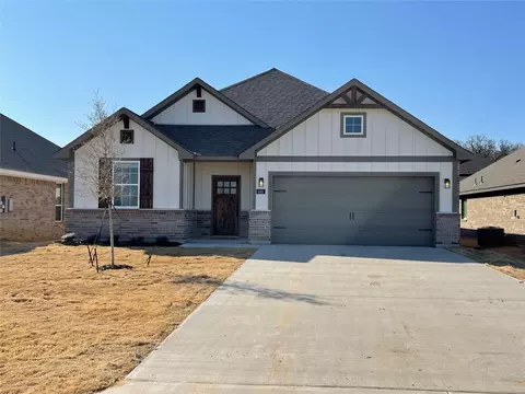 643 W Gould St, Pilot Point, TX 76258
