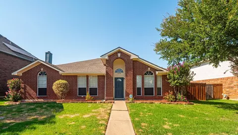 1039 Monarch Dr, Lewisville, TX 75067