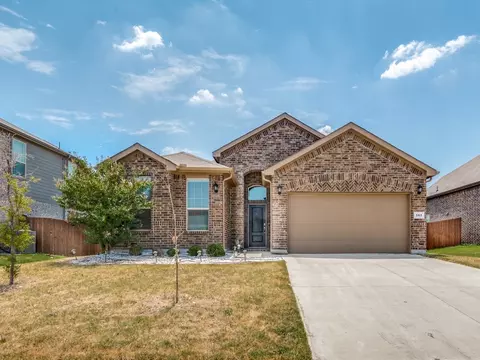 561 Lindisfarne Ln, Saginaw, TX 76131