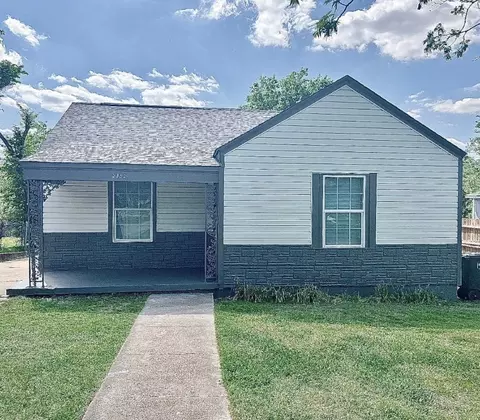 2852 Burchill Rd, Fort Worth, TX 76105