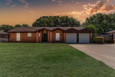 2916 SE 6th St, Mineral Wells, TX 76067