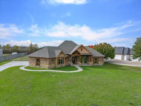 137 Royal Park Ln, Waxahachie, TX 75165