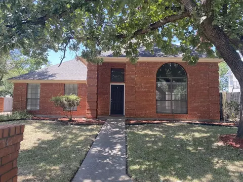 7752 Grassland Dr, Fort Worth, TX 76133