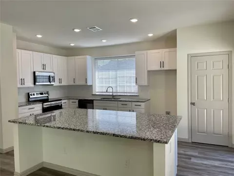5106 Oak Gate Ct, Arlington, TX 76016