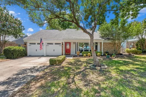 310 Harrington Ln, Euless, TX 76039