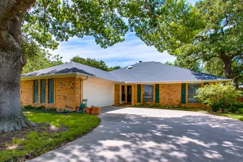 2712 Citadel Dr, Arlington, TX 76012
