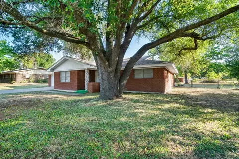 221 Greenview Dr, Stephenville, TX 76401