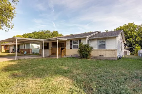 231 River Oaks Dr, Lancaster, TX 75146
