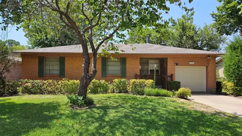 118 W Celeste Dr, Garland, TX 75041