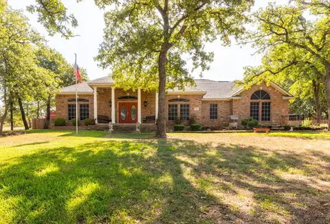 600 Shady Oaks Trl, Burleson, TX 76028