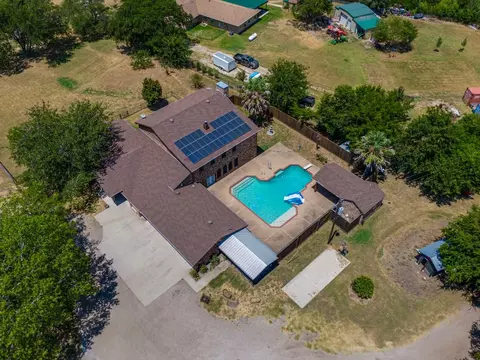 101 Lakeway Dr, Waxahachie, TX 75165