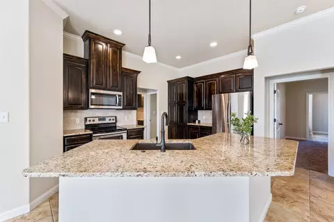 545 Landry Ct, Granbury, TX 76049