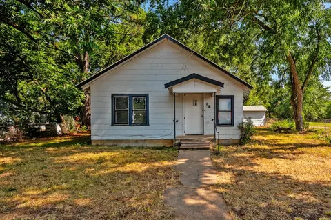 127 E Prospect St, Denison, TX 75020