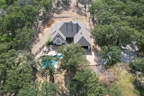 819 Pioneer Cir E, Argyle, TX 76226