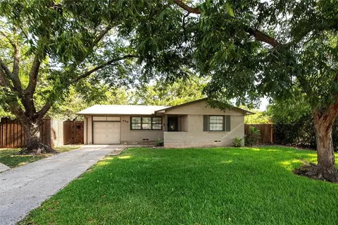 444 Lynn St, Richardson, TX 75080