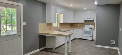 105 N Bowie St, Jacksboro, TX 76458